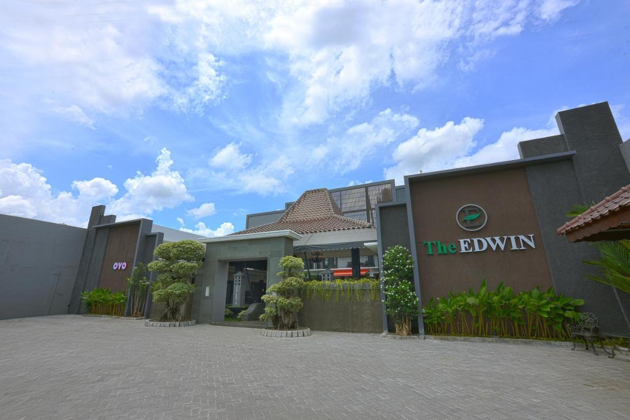 The Edwin Syariah Ngabean Exterior foto