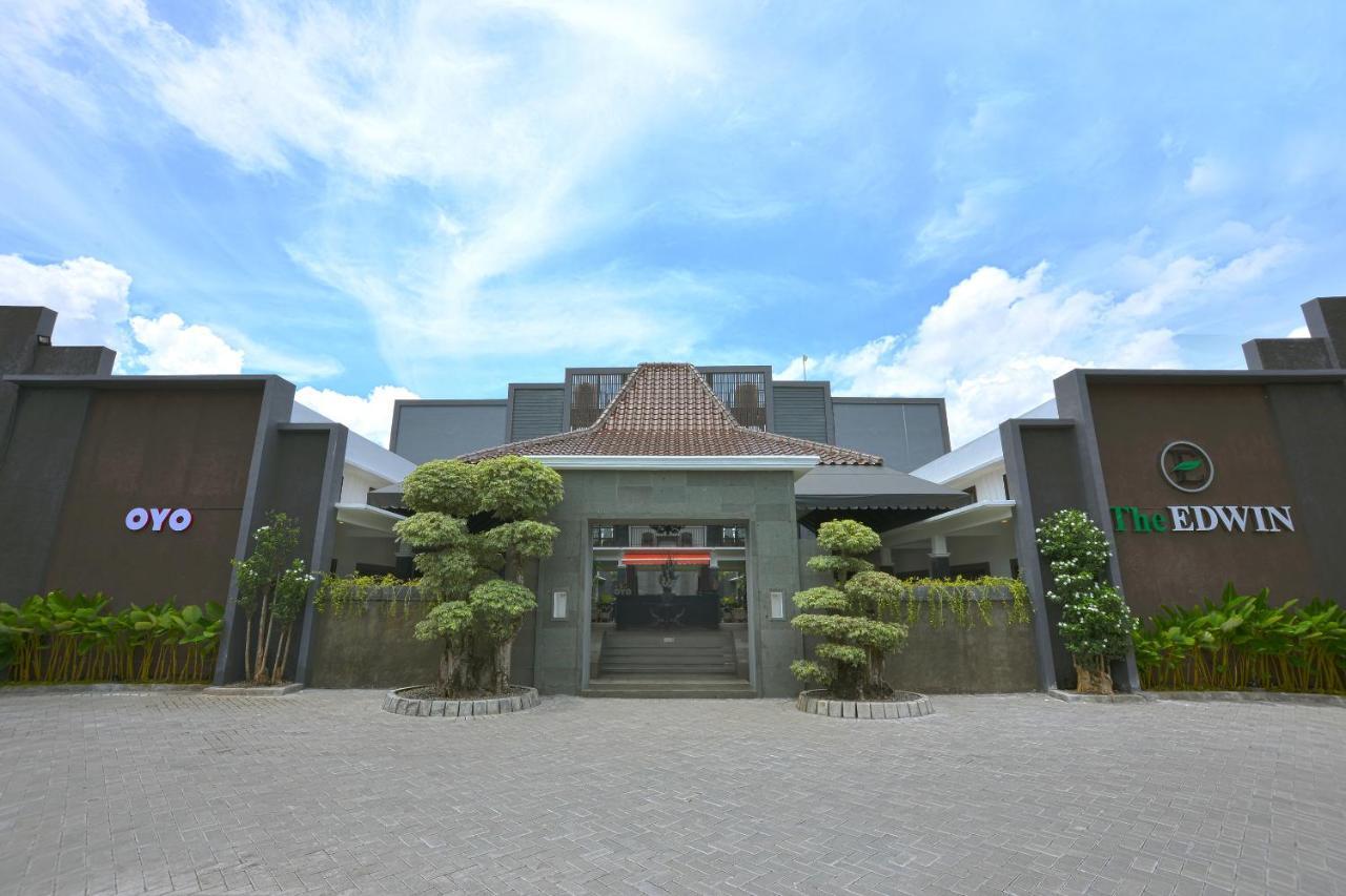 The Edwin Syariah Ngabean Exterior foto