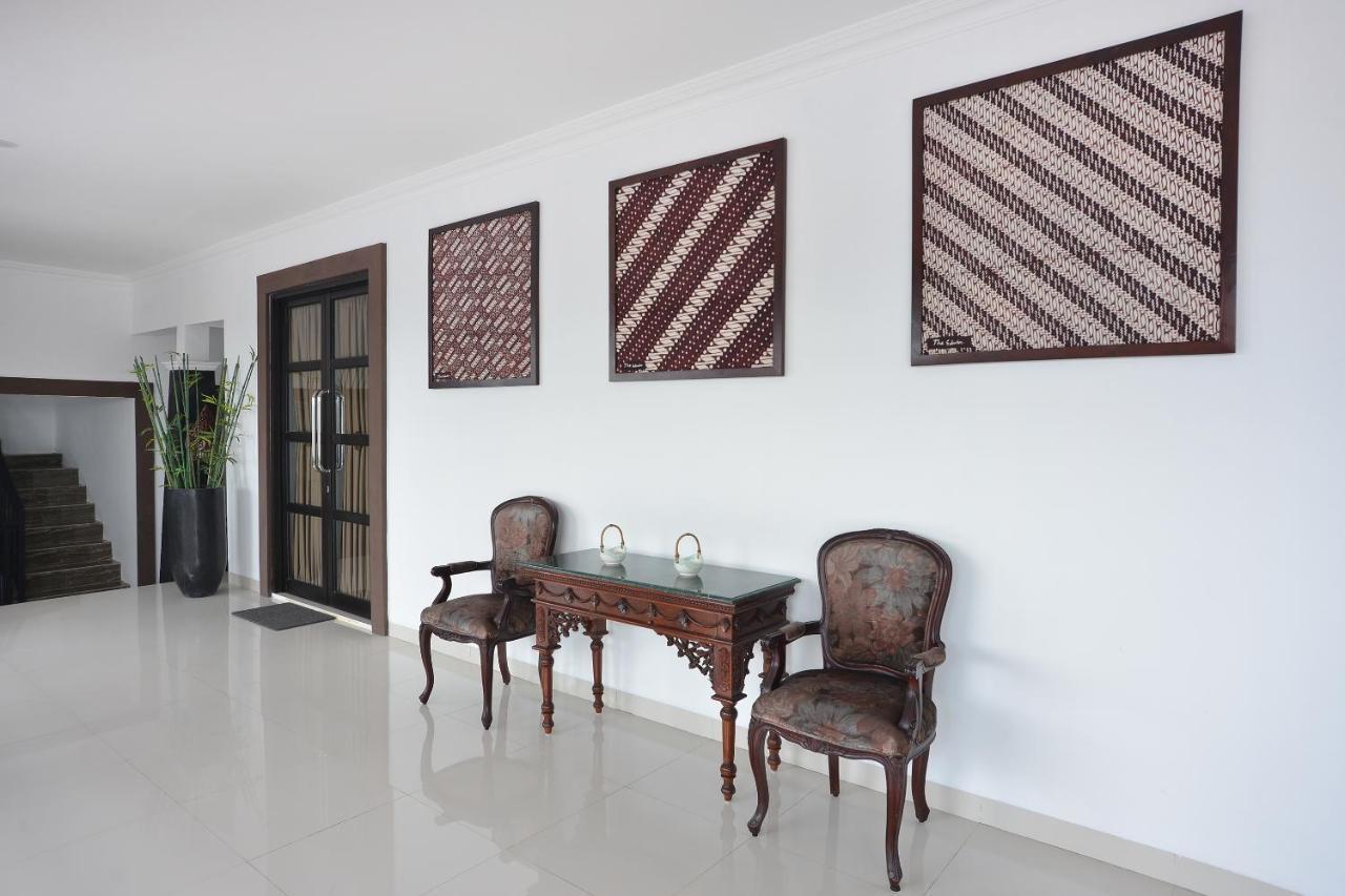 The Edwin Syariah Ngabean Exterior foto