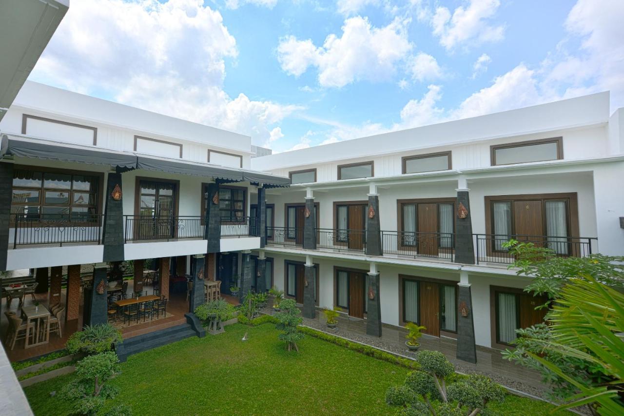 The Edwin Syariah Ngabean Exterior foto