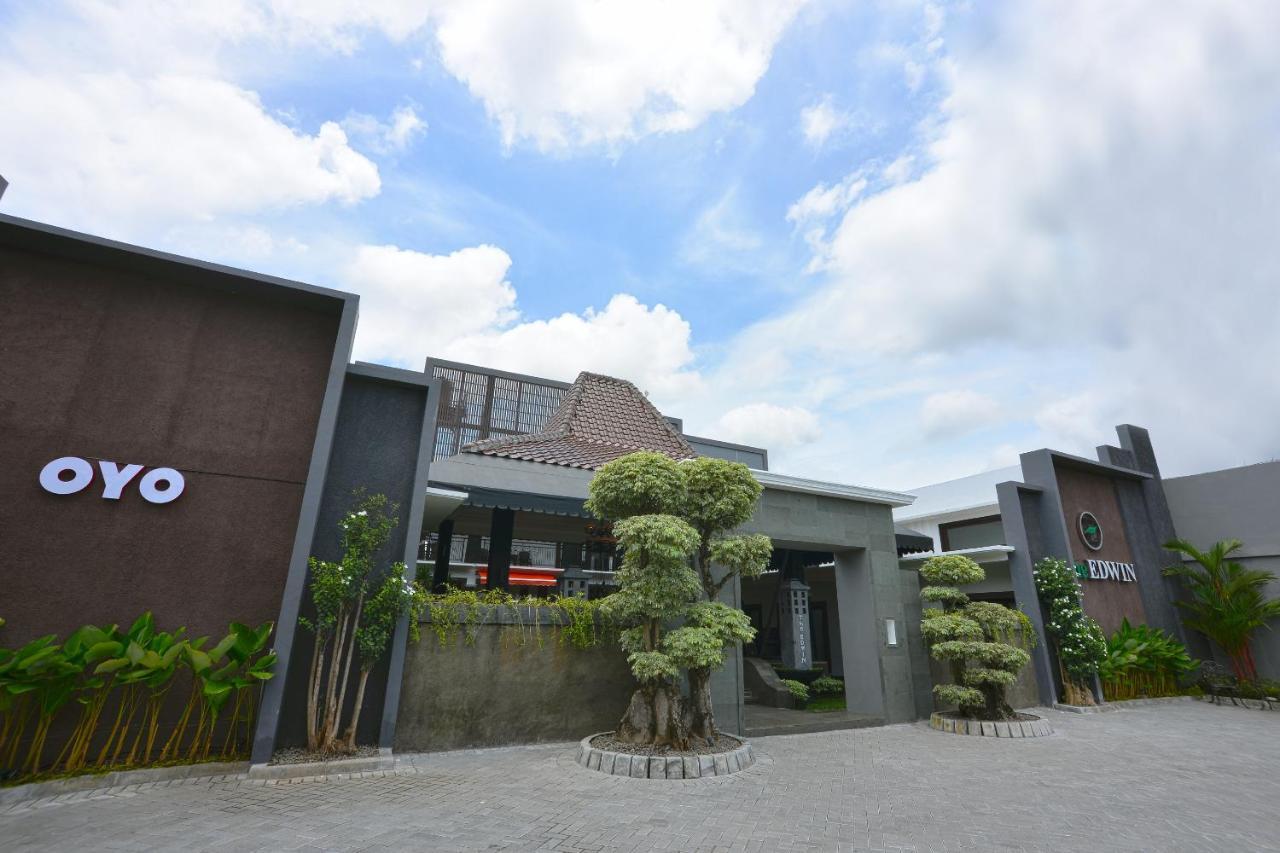 The Edwin Syariah Ngabean Exterior foto