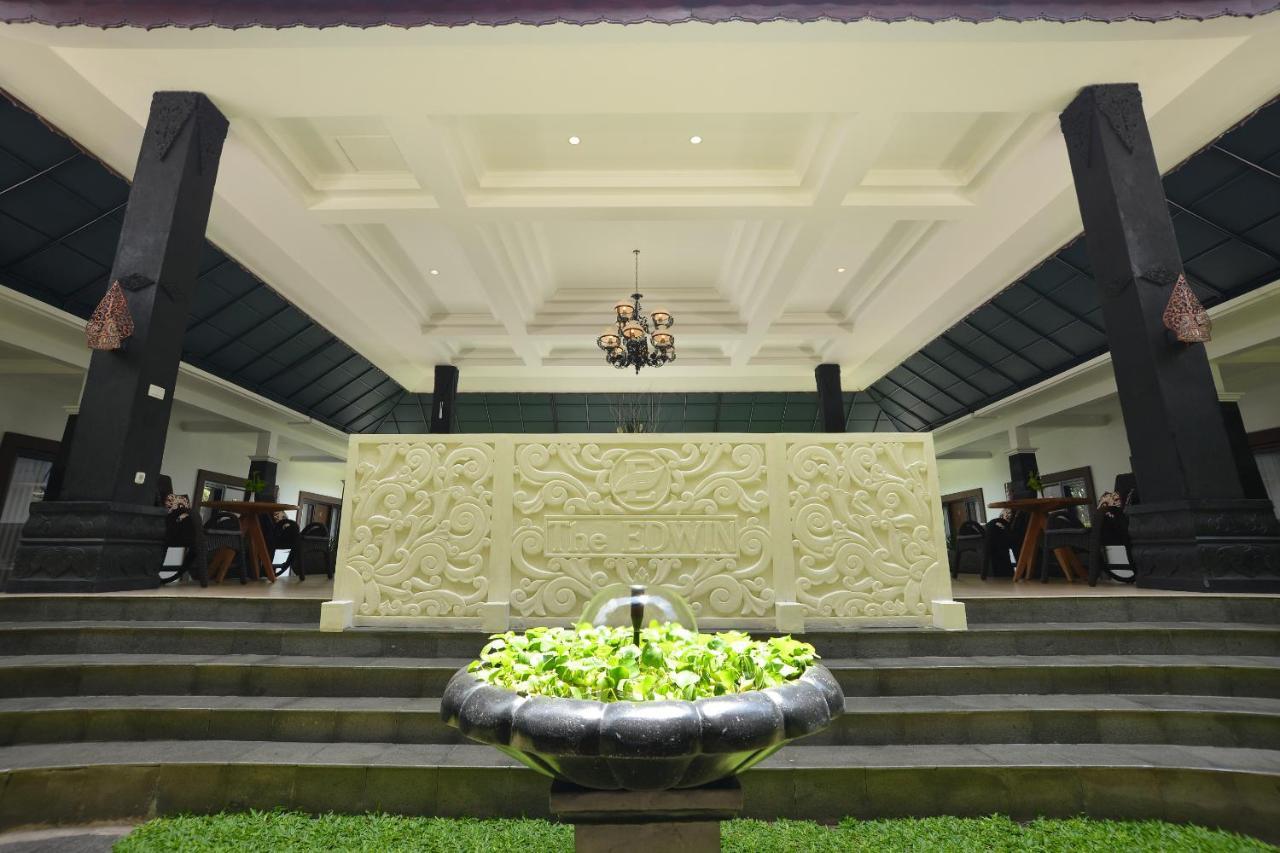 The Edwin Syariah Ngabean Exterior foto