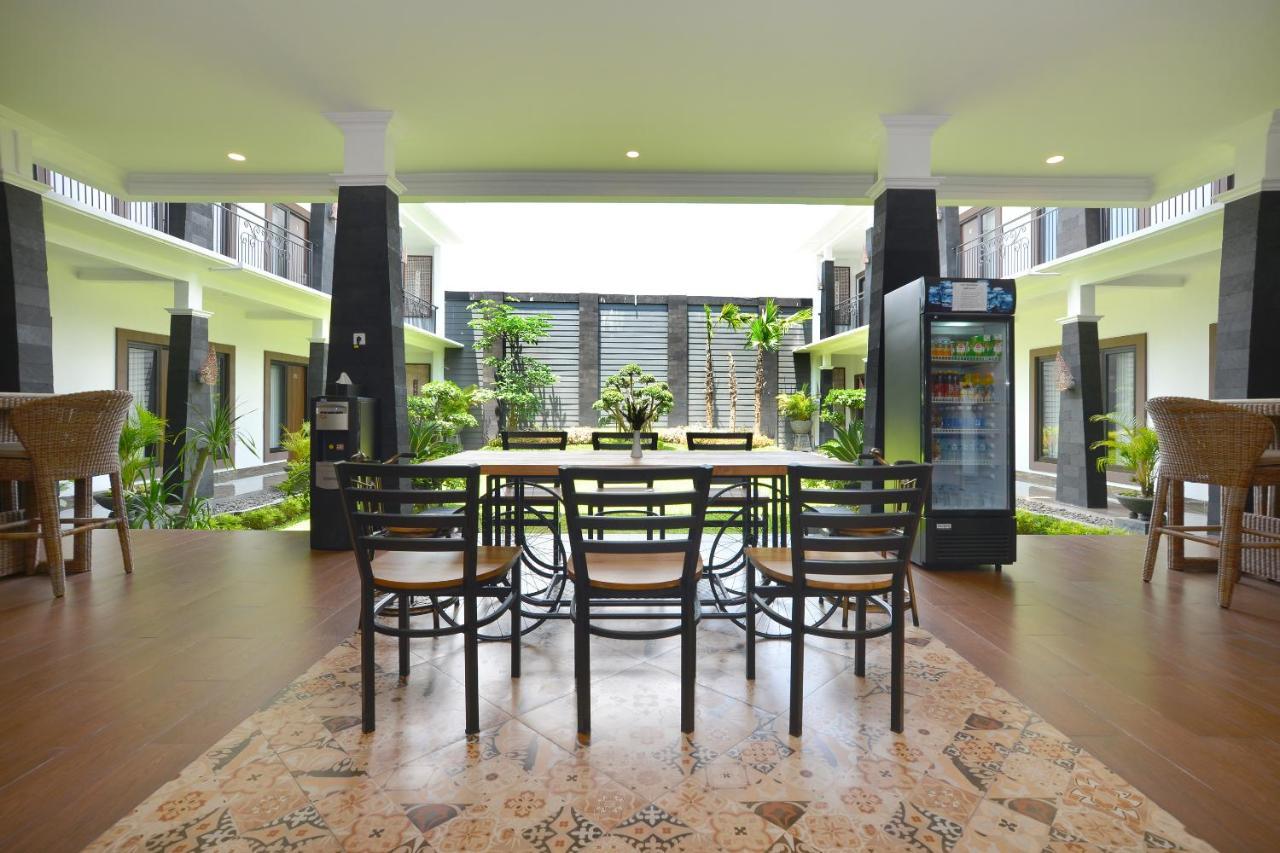 The Edwin Syariah Ngabean Exterior foto