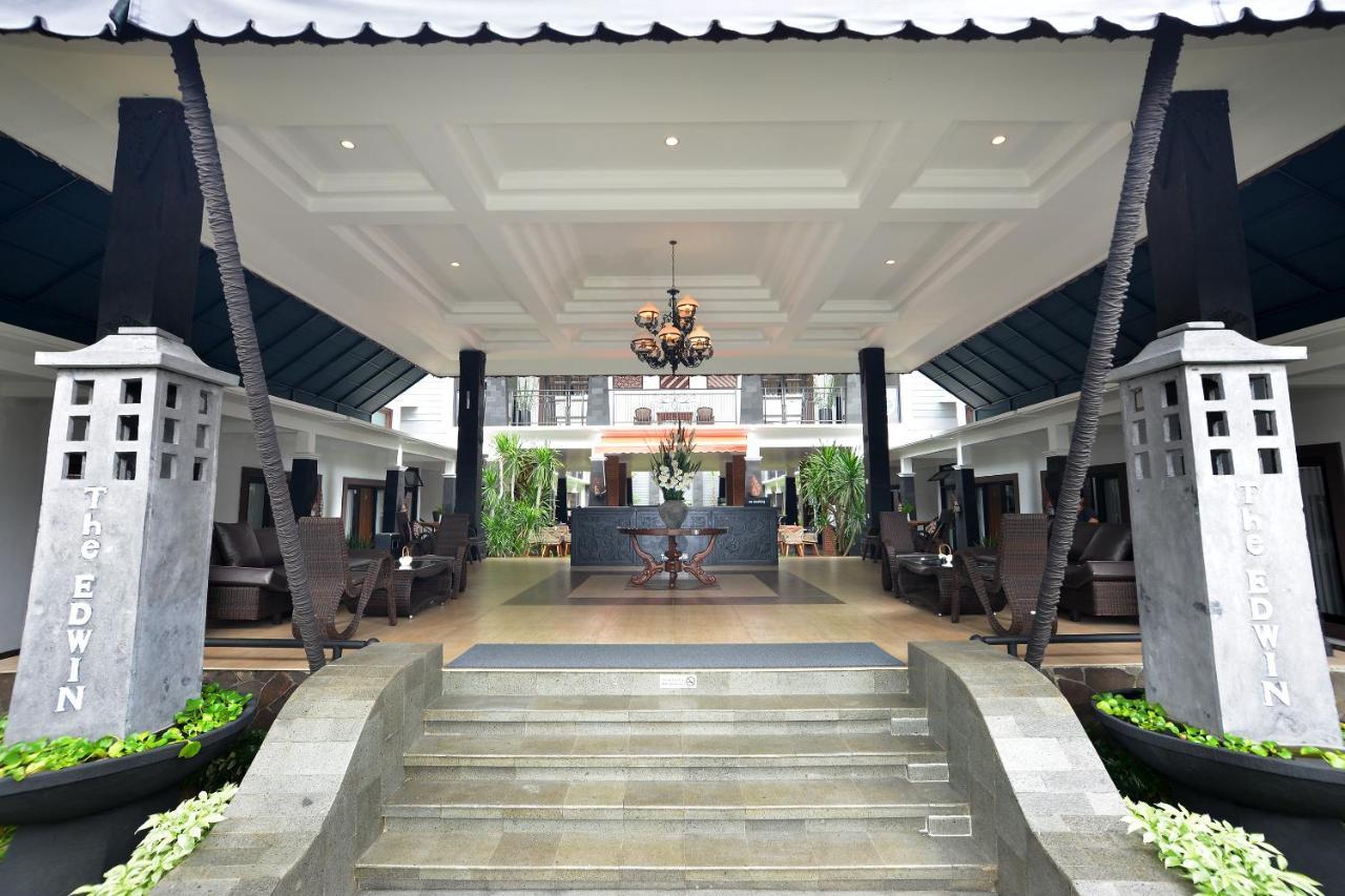 The Edwin Syariah Ngabean Exterior foto