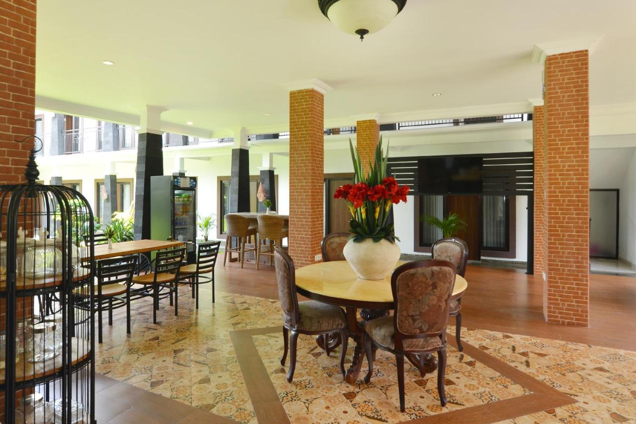 The Edwin Syariah Ngabean Exterior foto